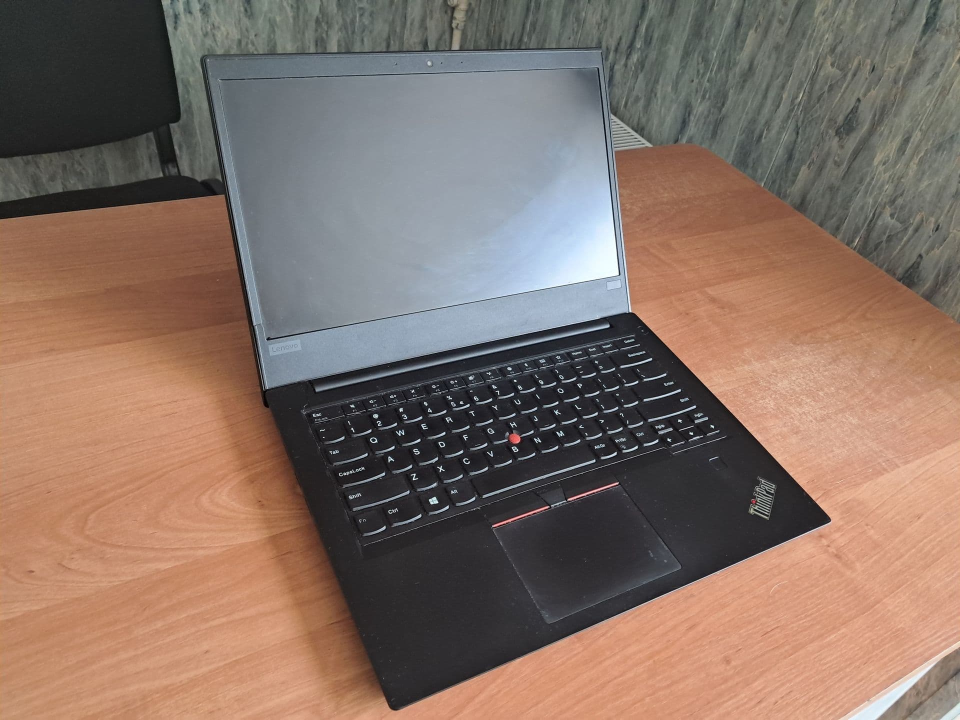 Lenovo ThinkPad E490/i5-8265U/16GB/1TB SSD/Intel HD Graphics/14″ FHD